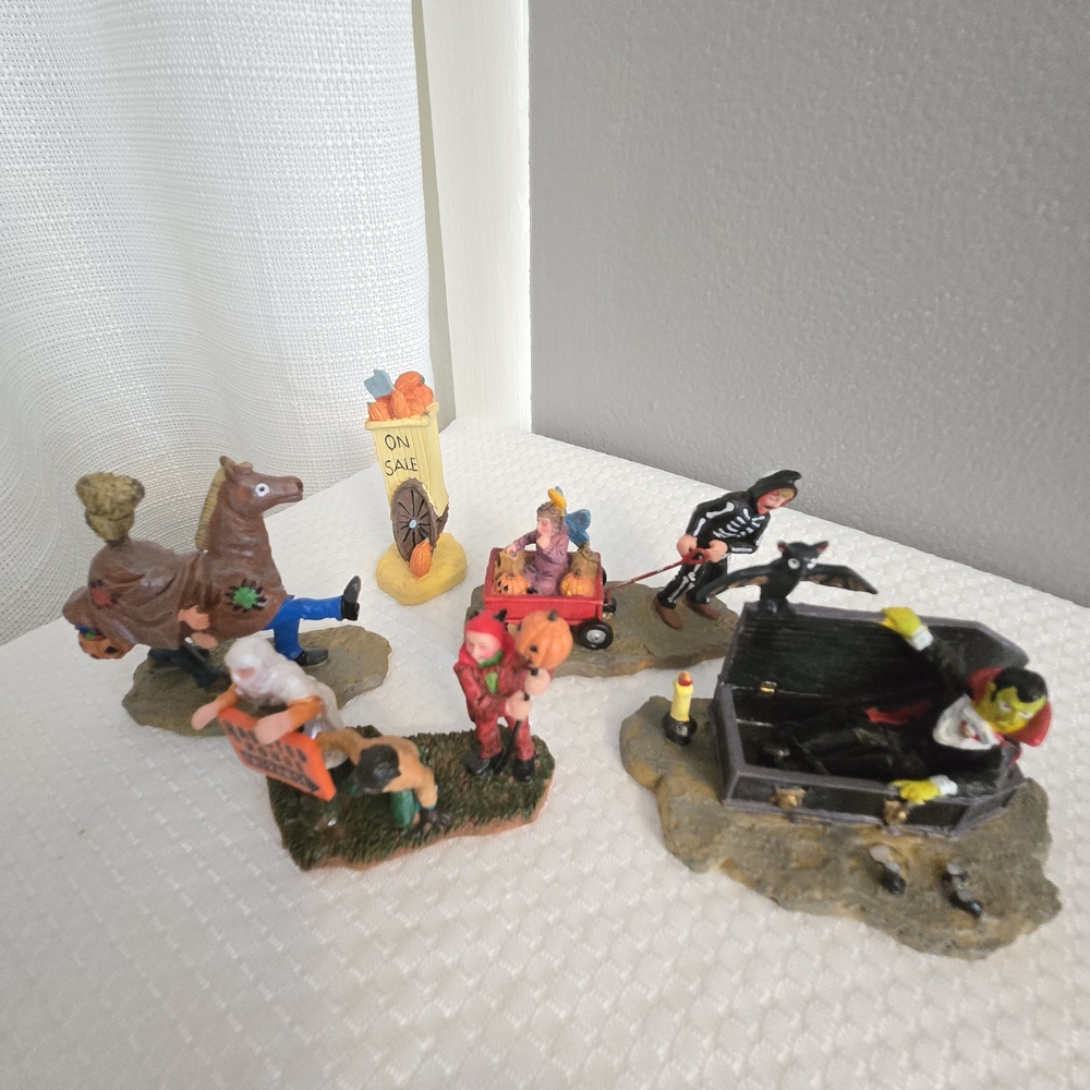 Vtg Lemax Spooky Town Halloween Figurines Vampire Children In Costumes
